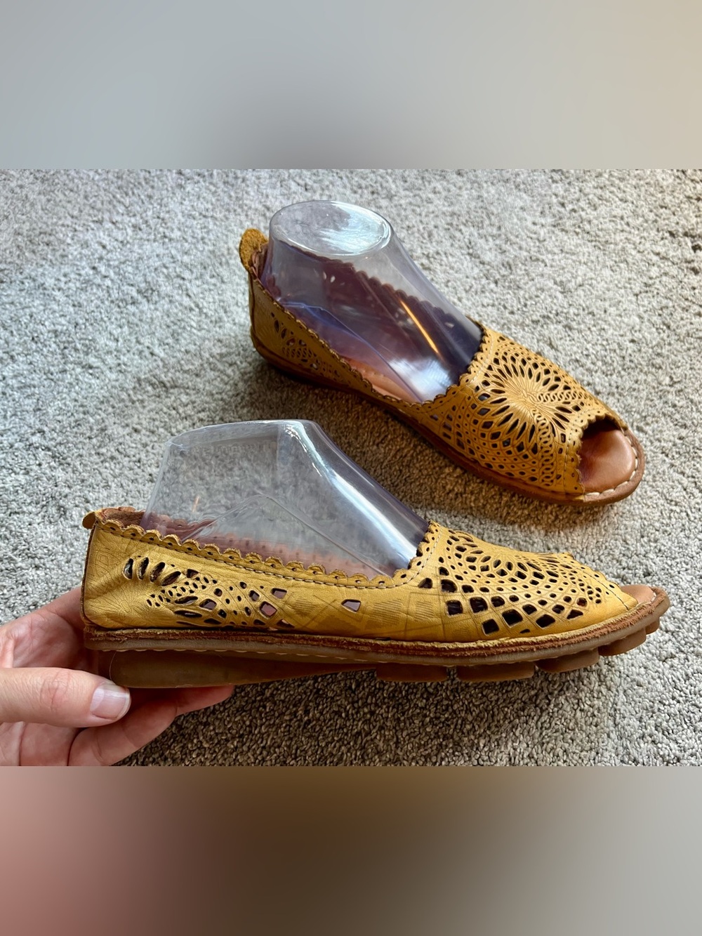 Spring Step Bormeda Size 40 Yellow Leather Cutout Peep Toe Flats Slip On Sandals